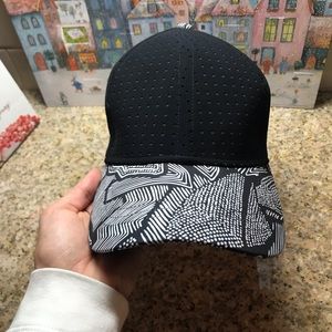 Lululemon hat never been worn